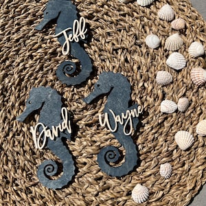 Tarjetas de lugar de CABALLITO DE MAR Nombres de mesa de boda náuticos Asientos de mesa de boda tropical Decoración de boda hawaiana Tarjetas de lugar de caballito de mar Caballito de mar