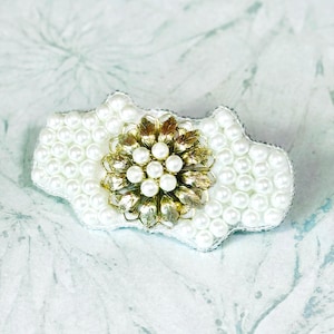 White Vintage Pearl Wedding Barrette, Bridal Faux Pearl Hair Clip