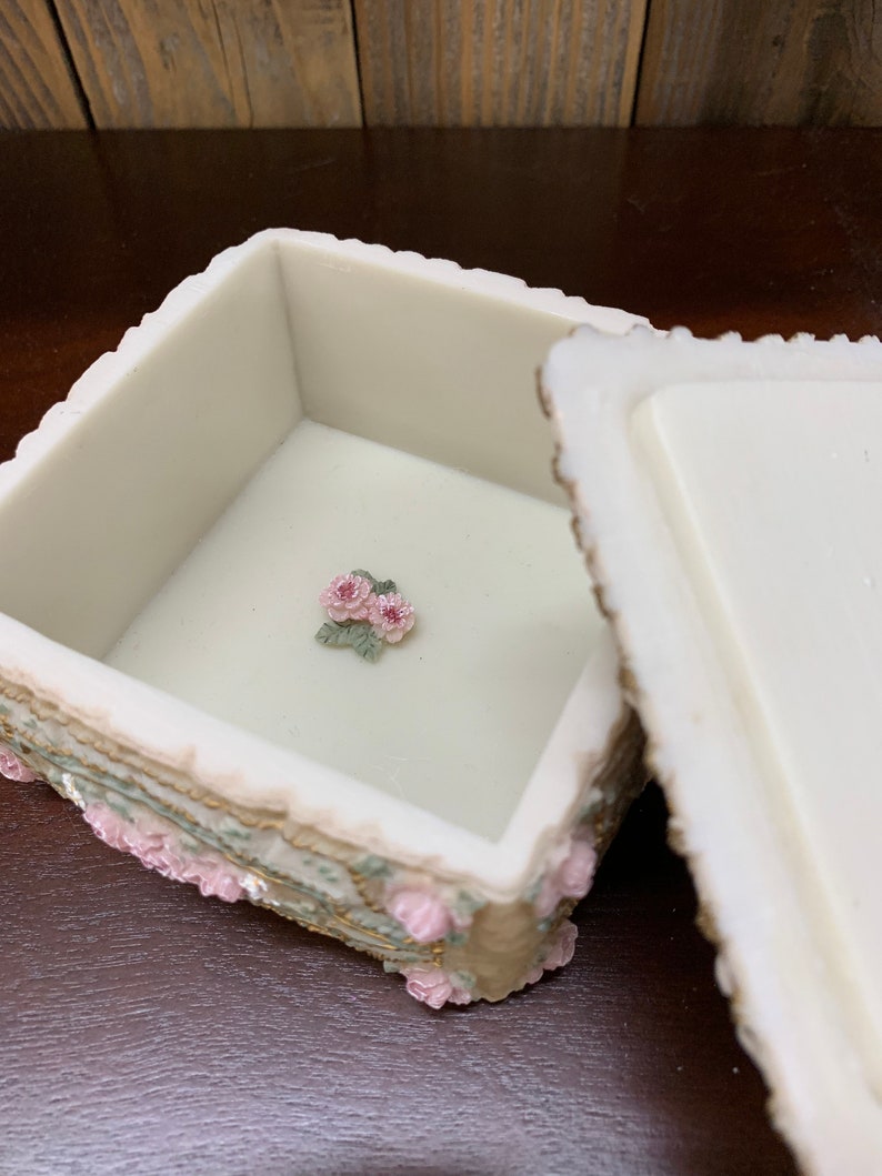 Dezine Trinket Box Handpainted Jewelry Box Collectors Vintage