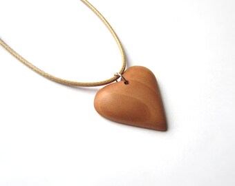 Collier coeur en bois, collier coeur bois, coeur pendentif, cadeau pour elle, coeur d'amour, bois de pommier