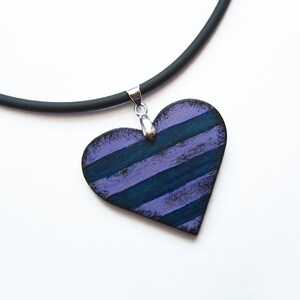 Retro wooden heart necklace, stripes, hand painted, violet, purple, blue