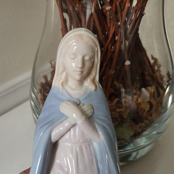 Sweet porcelain Mary statue...vintage...pastel colors..Japan...Roman Inc...sticker on bottom