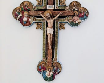 Crucifijo de pared vintage ornamentado con apóstoles / Decoración católica de pared / Cruz religiosa colgante INRI / Arte sagrado colorido / Declaración de estilo