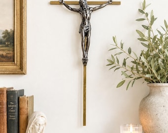 Croix murale crucifix vintage en laiton et argent, 25 x 15 cm – Décoration religieuse catholique chrétienne traditionnelle