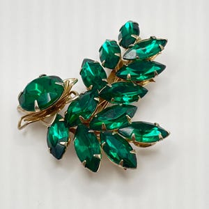 Vintage Judy Lee Brooch: Emerald Green Rhinestone Floral Pin