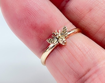 Bee Ring, 14kt Gold Filled Band with a Bronze Bee