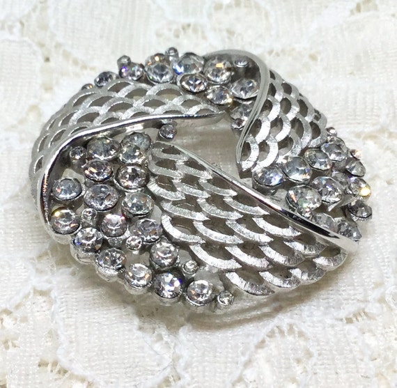 Vintage Crown Trifari Silvertone Rhinestone Swirl… - image 3