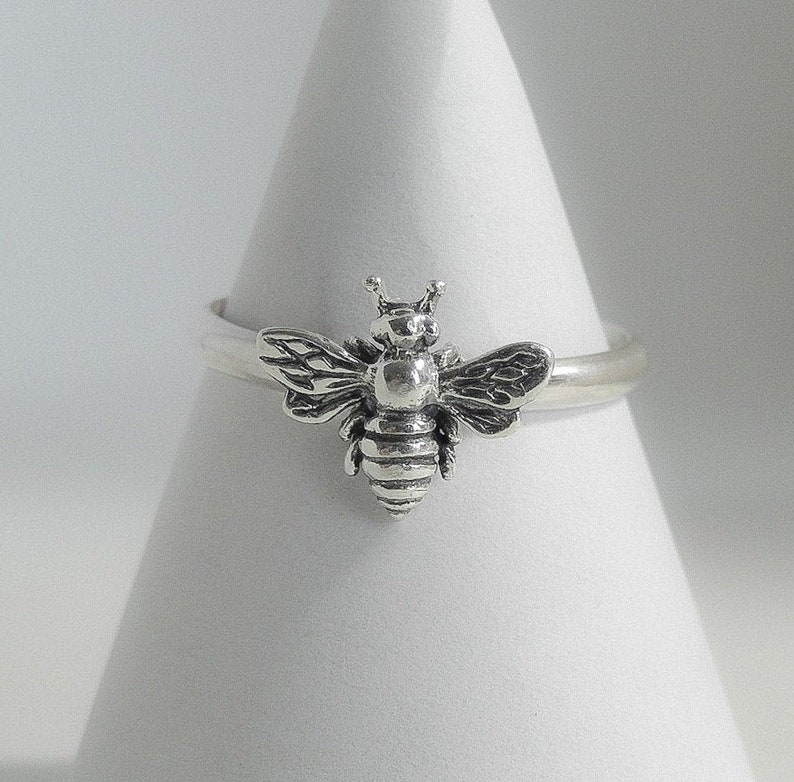 Size 6.75 925 silver ring Vintage Bee stamped 925 Bee sterling silver flower with crystal ring 011003
