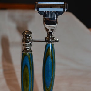 2 Piece Handmade Multi-Colored Mach3/Venus Razor and Stand