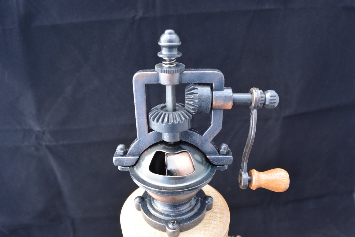 WoodRiver - Antique Style Hand Crank Pepper Grinder Kit Mechanism - Antique  Brass