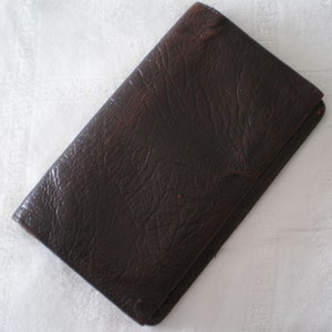 Vintage 1970s marrón oscuro real cuero cartera - hecho en Inglaterra - cremallera completa y varios compartimentos - pre decimal - super presente.