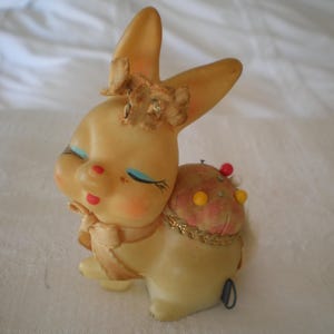 Vintage 1960s novelty quirky retractable tape measure & pin cushion in the form of a cute bunny rabbit - hard plastic -FOREGIN - kitsch gift