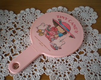 Vintage Tiny Candy tafel-handspiegel uit de jaren 80 van Gakken, gemaakt in Japan - hardroze plastic - schattige afbeelding - gebruikt - superkitschcadeau.