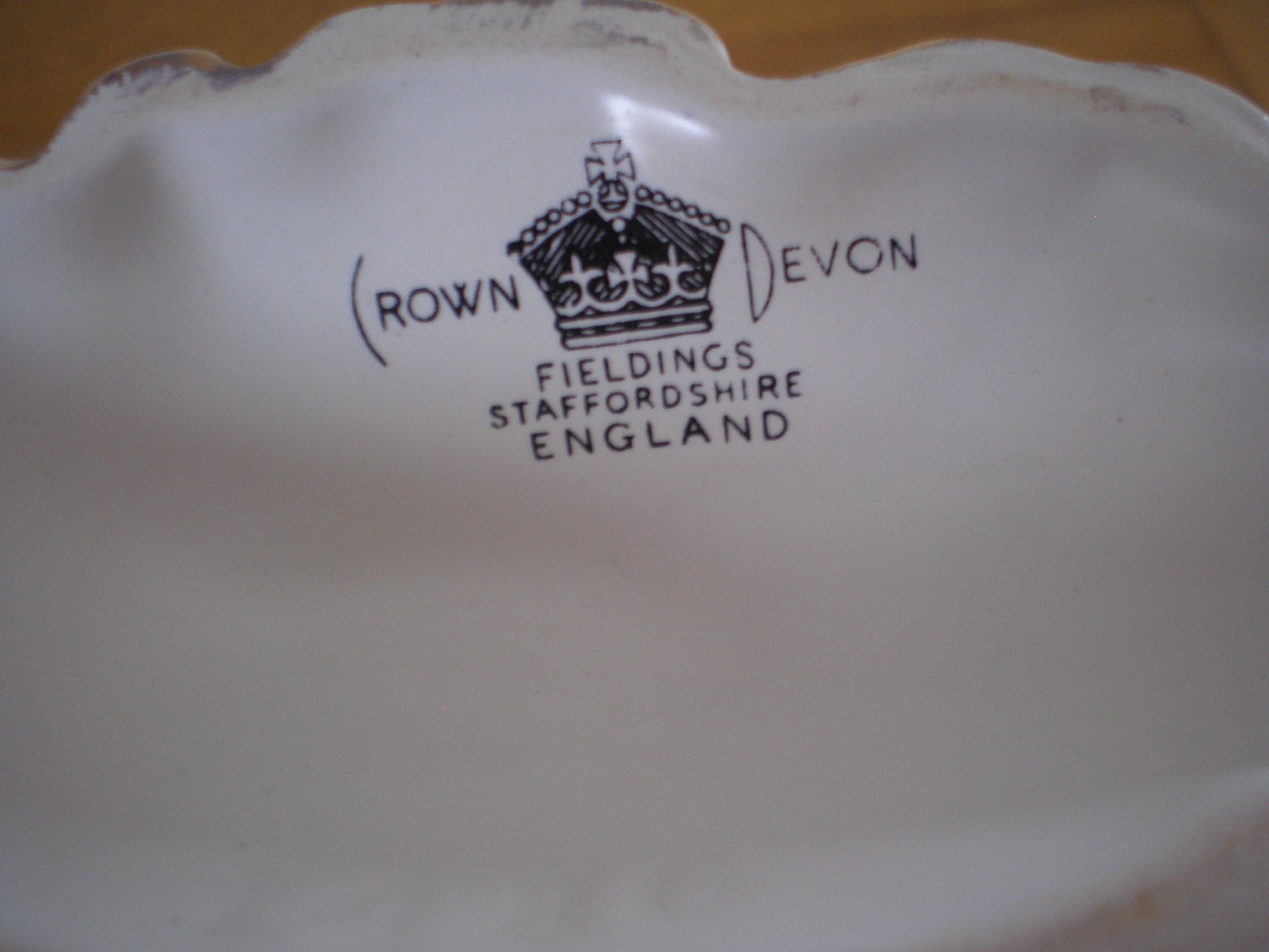 Vintage 1940s/50s Crown Devon Fieldings Gold Glazed Cornucopia 