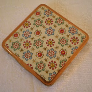 Portasigarette unisex sottile da collezione vintage anni '50 di Clifton England - metallo color oro e parte superiore in smalto decorativo - piccole dimensioni - regalo fantastico