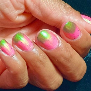 Sandía: esmalte de uñas térmico, barniz de uñas con brillo duocromo rosa verde indie, esmalte de uñas benéfico de verde esmeralda a magenta imagen 7