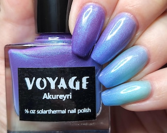 Solarthermal Indie Nail Polish [Akureyri] changes colors from blue to green and purple