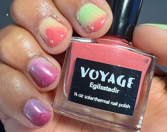 Shimmer Solarthermal Nail Polish [Egilsstadir] changes colors from orange to green to purple