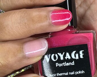Thermal Indie-nagellak [Portland] verandert van kleur van magentaroze in puur wit en kan als topper worden gedragen