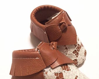 Lace Caramel Bow Moccs, baby moccs, vegan baby, soft sole shoes, toddler moccasins, baby shower gift