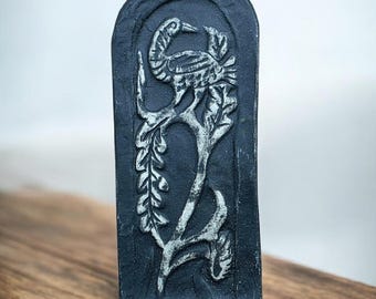 Colonial Gravestone Pottery Art – Bird & Tree Carving Reproduction