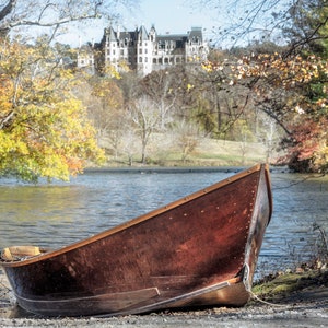 Biltmore Finca Fotografie, Asheville, hölzernes Ruderboot, Biltmore Lake, Vanderbilt, Landschaft, Biltmore House, Dorf, Wandkunst, Großdruck