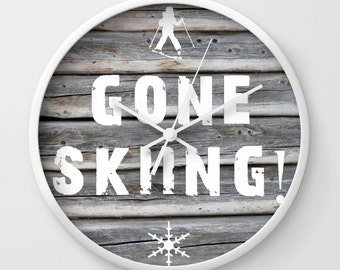 Reloj de pared "Gone Skiing", reloj moderno, reloj de pared para casa de esquí, decoración del hogar, reloj de invierno, accesorios para el hogar, diseño de interiores, decoración de esquí, regalos de Navidad