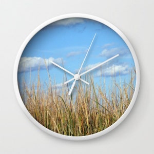Reloj de pared con foto de hierba de playa, azul, verde y nubes, reloj de pared retro, decoración del hogar, reloj redondo, reloj de verano, accesorios para el hogar, diseño de interiores.