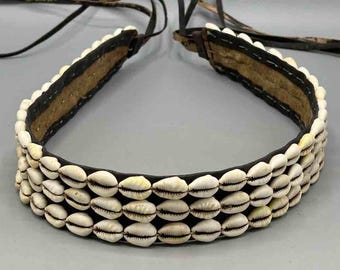 Three strand cowrie shell belt on black leather Yassa main image 4