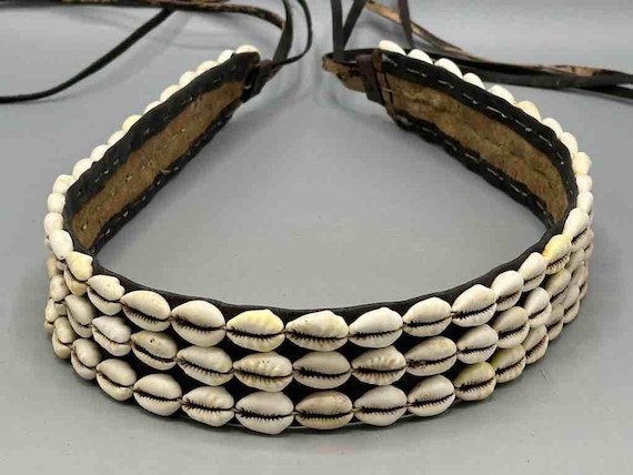 African Finest Quality Cultural Wide Real Cowrie Shell  display picture 2