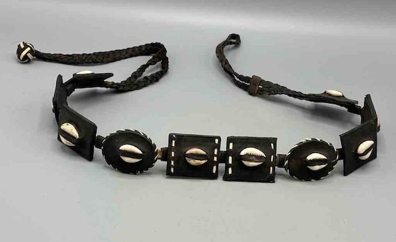 African Cultural Real Cowrie Shell-leather Medallions Belt  display picture 3