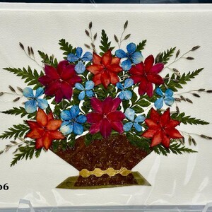 Biglietto di auguri fatto a mano con fiori veri essiccati e pressati - Composizione floreale