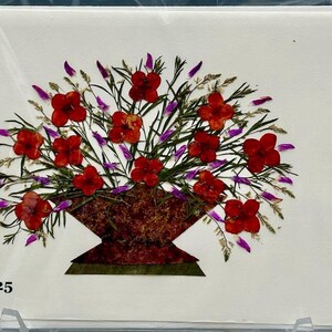 Handgefertigte gepresste getrocknete Blumen Grußkarte - Blumenarrangement