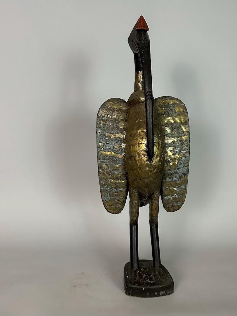 Senufo Contemporary 真鍮打ち出しサイチョウ像 | 27 インチ - マリ