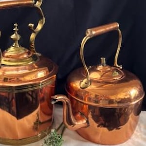 Duży, zabytkowy czajnik do herbaty w stylu marokańskim (dwunastokątny) z ozdobnym uchwytem z mosiądzu/miedzi - duży, okrągły, miedziany czajnik do herbaty - rzadki, wystrój wiejski
