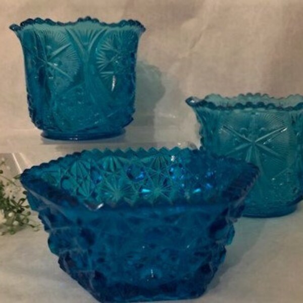 Vintage Paar Kemple Yutec Aqua Blaue Glasschale/Kerzenhalter/ Knopf & Gänseblümchen Hexagon Form Aqua Blau Candy Dish-