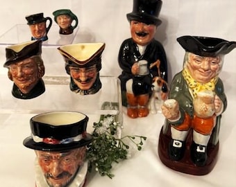 Vintage Royal Doulton-kollektion av medelstora och små porslinsfigurer Toby-kanna/mugg - Staffordshire - Royal Doulton-figur - Tillverkad i England