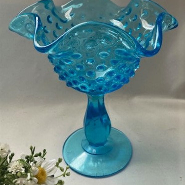 Vintage Kunst-Glas-Sammlung hellblau Aqua Blue Rüschen-Sockel-Bonbonschüssel / Aqua-Blau Wexford-Waffel-Muster geschliffenes Glas-Bonbonniere