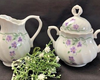 Lattiera e zuccheriera vintage Quinta Nova con coperchio con disegno floreale di viole viola, Porcelana-Made in Portugal-Raro