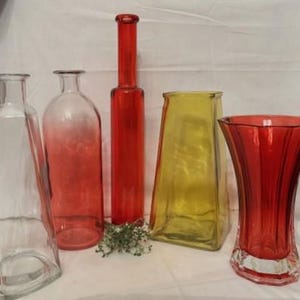 Vintage Dekorativa Varianter av Glasvaser/Flaskor Färgade Fyrkantiga och Runda Smalflaskor i Glas - Ombre Glasflaskor - Shabby Chic, Heminredning -