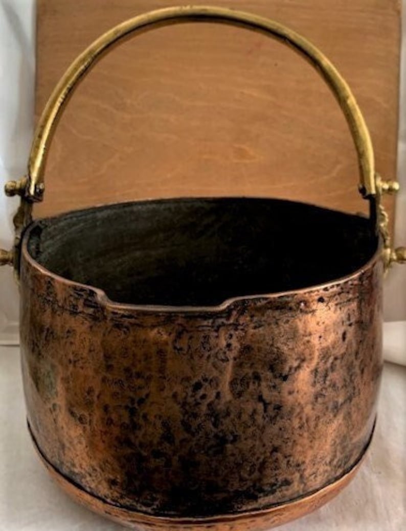 Vintage Mid Century Hand-Made Hammered Large Copper Pot w/Brass Handle w/Pour Lip and Rivet Handle-Cauldron- Country Farmhouse-Décor Rustic image 1