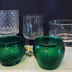 Vintage Vielzahl dekoratives klares Glas oder grüne große Schüsselvase-Blumentopf-Kerzenhalter-Diamant-Schnitt-Eiskübel-grüne Fischskala / geripptes Muster