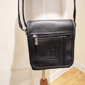 Petit sac à bandoulière à rabat en cuir véritable noir avec fermetures à glissière Mini sac à main en cuir pour femme fait main Cuir nappa unisexe
