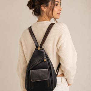 Mochila pequeña de cuero marrón: bolso de hombro hecho a mano