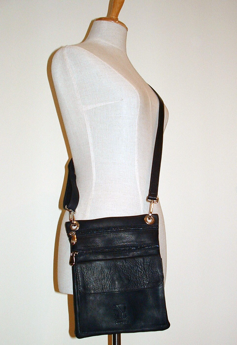 Small BLACK GENUINE LEATHER Crossbody Bag by Katz, Women's Small Leath –  Katz Leather