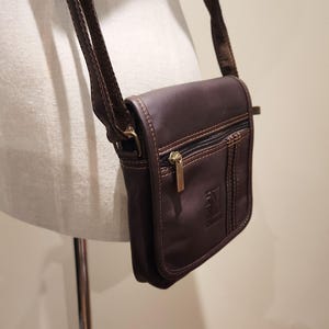 Petit sac à bandoulière à rabat en cuir véritable marron avec fermetures à glissière Mini sac à main en cuir pour femme en cuir beige Cuir nappa unisexe