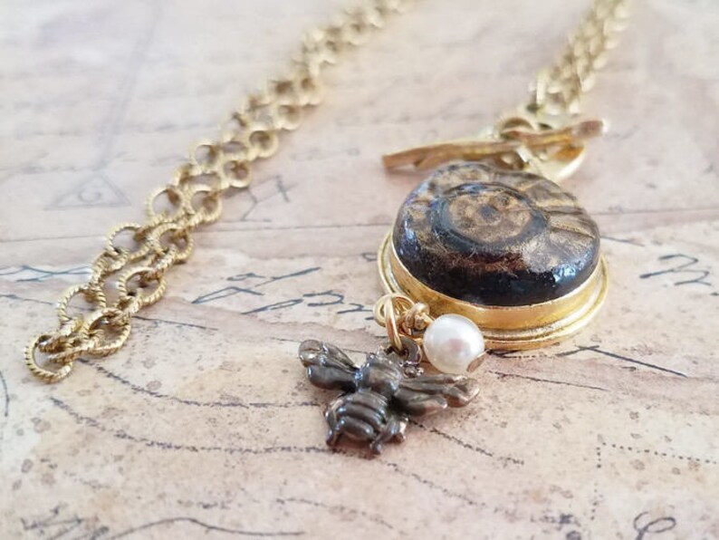 Gift Daisy Necklace Layering Necklace Long Chain Necklace Bee Necklace Flower and Bee Long Necklace
