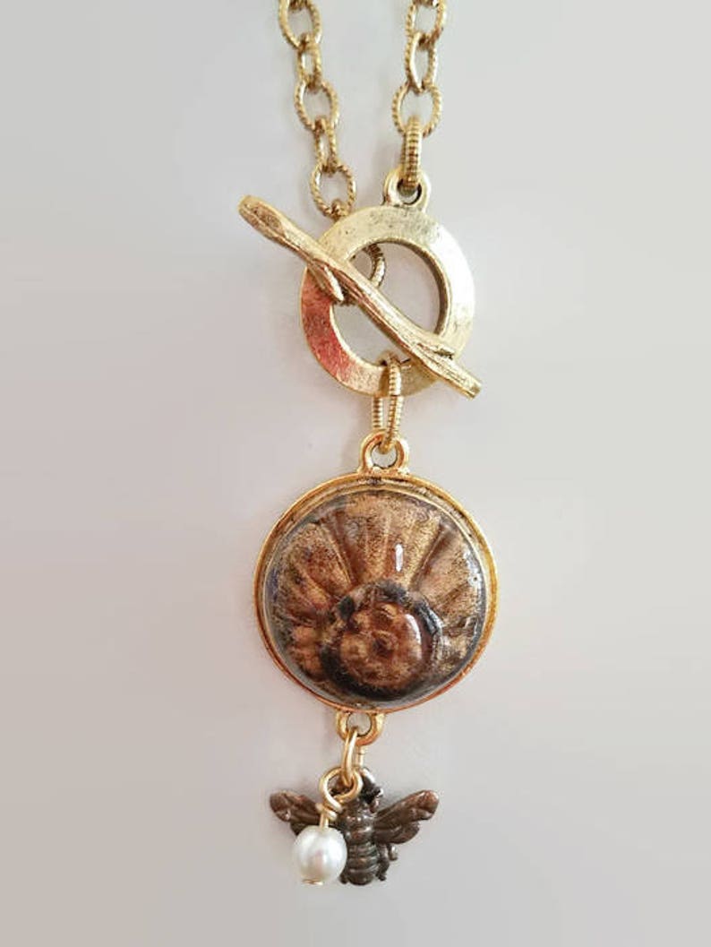 Gift Daisy Necklace Layering Necklace Long Chain Necklace Bee Necklace Flower and Bee Long Necklace
