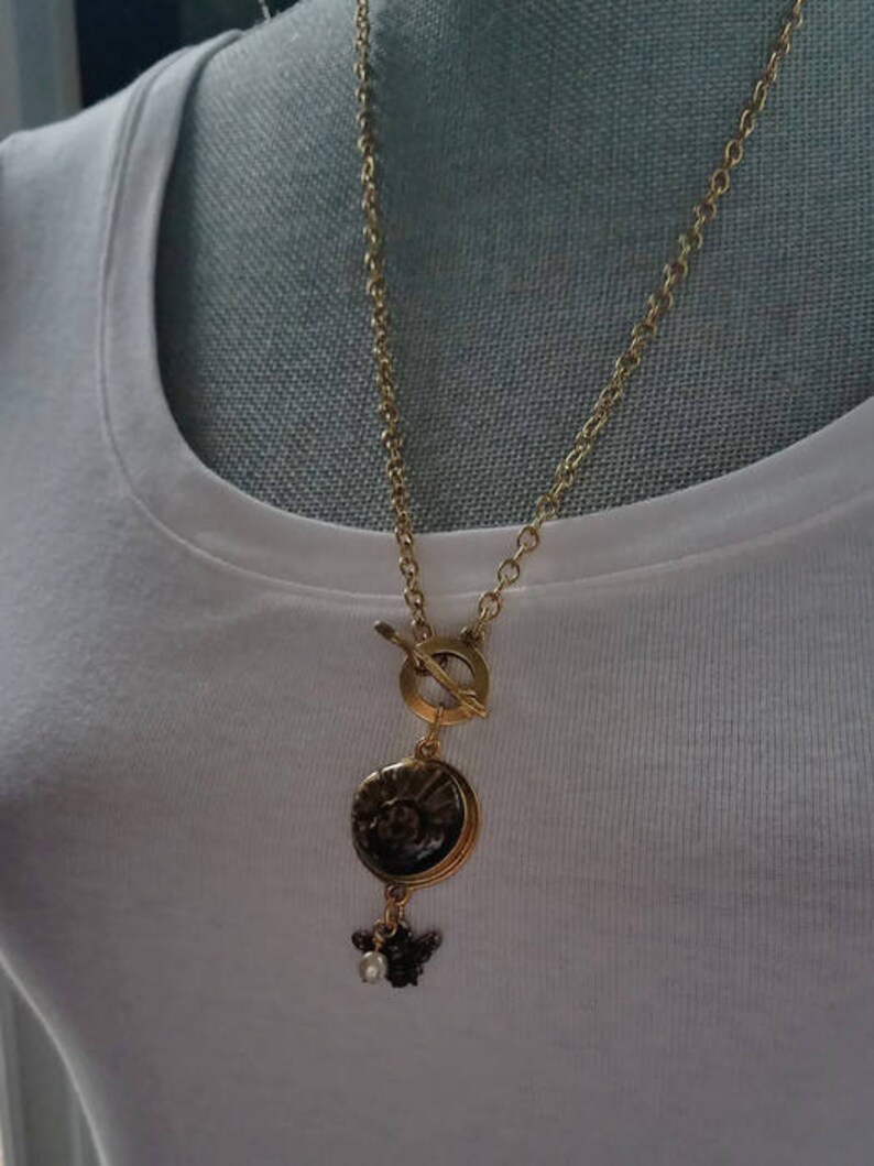 Gift Daisy Necklace Layering Necklace Long Chain Necklace Bee Necklace Flower and Bee Long Necklace