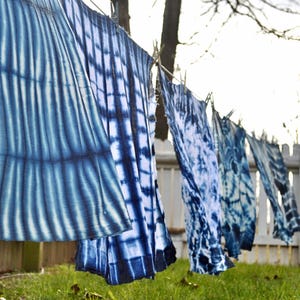 Elegant blue shibori fabric used as DIY wedding decorations. A creative project made with an indigo dye kit for beginner creators and an adult craft kit, perfect for wedding backdrops and reception accents.
